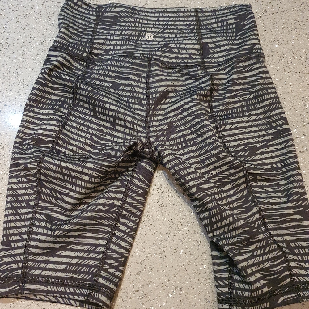 Lululemon yoga shorts (size 4 tall)